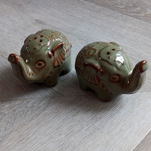 PIER 1  elephant salt and pepper shakers